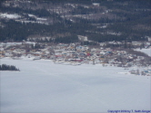 Blick von oben auf Atlin und den zugefrorenen Yukon