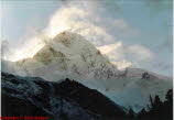 Ein erster Blick auf den majesttischen Manaslu 8.163m